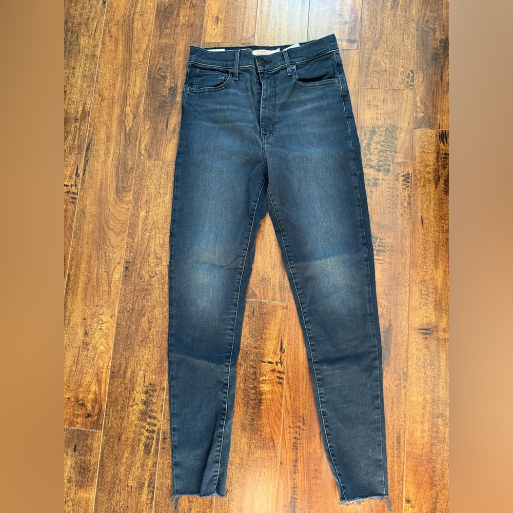Levi’s high waisted skinny jeans size 29